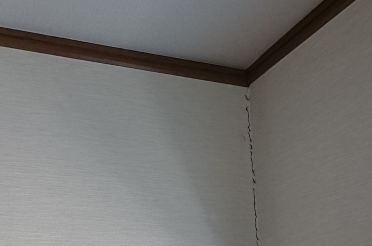 洋間　切貼り　クロスメイク　施工前　平塚市　A邸